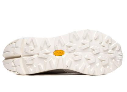 Brandblack Auru in White