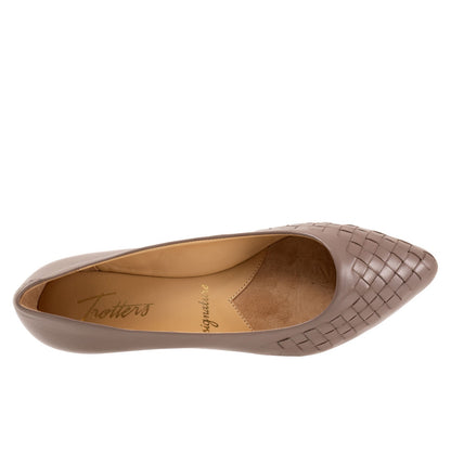 Trotters Estee Woven T1769-117 Womens Brown Wide Leather Loafer Flats Shoes