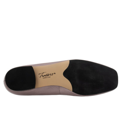 Trotters Honor T2057-033 Womens Gray Leather Slip On Ballet Flats Shoes