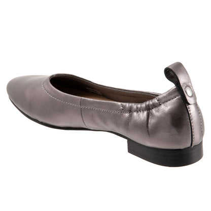 Trotters Gia T2252-033 Womens Gray Leather Slip On Ballet Flats Shoes