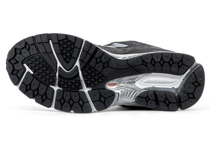 New Balance U2002RA - Black Cement/Black