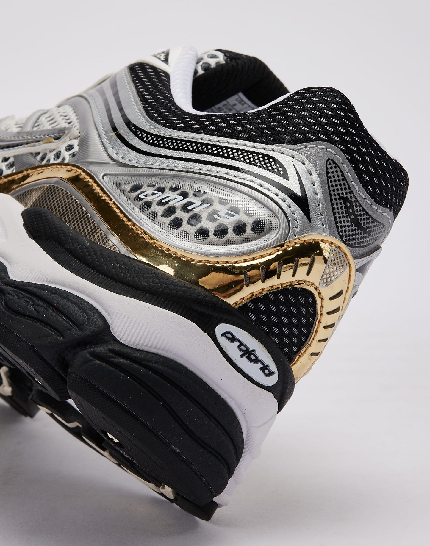 Saucony  ProGrid Omni 9