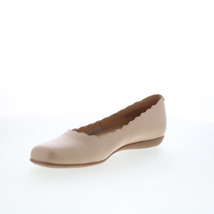 Trotters Sabine T2255-130 Womens Beige Leather Slip On Ballet Flats Shoes