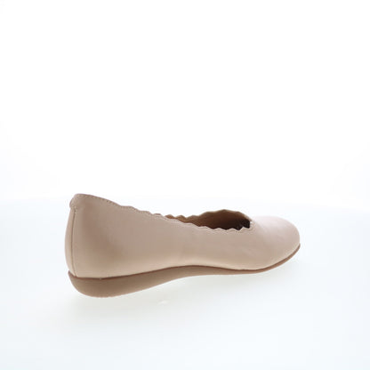 Trotters Sabine T2255-130 Womens Beige Leather Slip On Ballet Flats Shoes